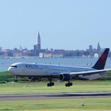 "Fly To Venice" Airport Tessera Extérieur photo