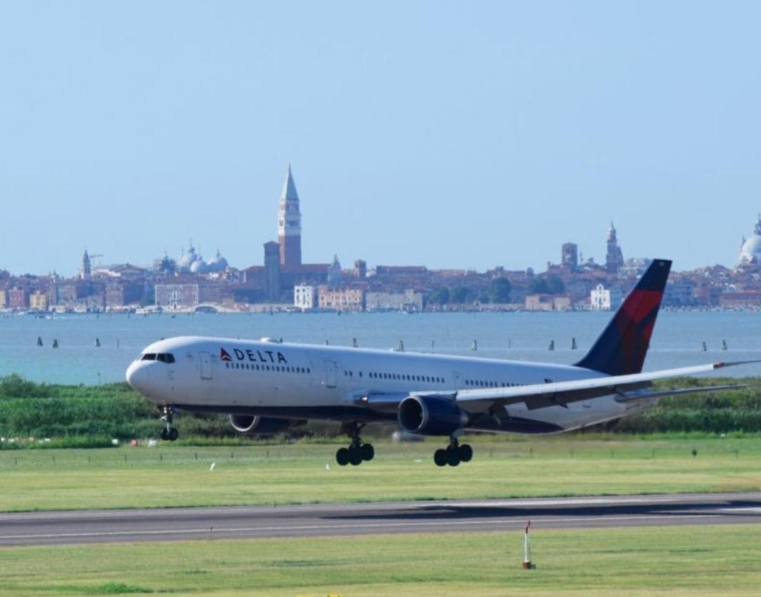 "Fly To Venice" Airport Tessera Extérieur photo